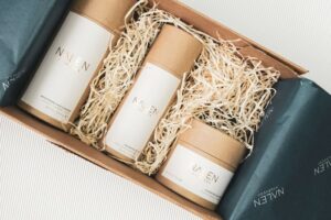 Featured image for the eco friendly glass cosmetic set packaging guide